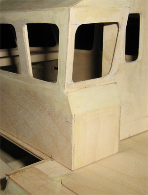 Les surfaces et les angles des dcoupes sont rectifis  la pte  bois - 40 ko