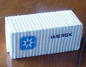 Container terminé avec le marquage MAERSK. - 55.6 ko