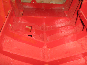 Intérieur de la coque peinte en rouge 