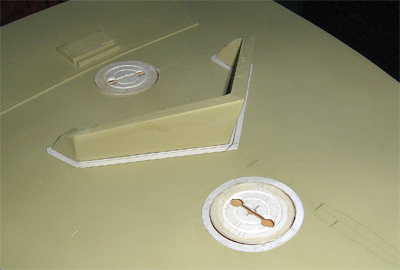 Le brise lame est réalisé en balsa, sa forme semblant simple mais relativement complexe a été peaufinée avec de l’enduit - 102.4 ko
