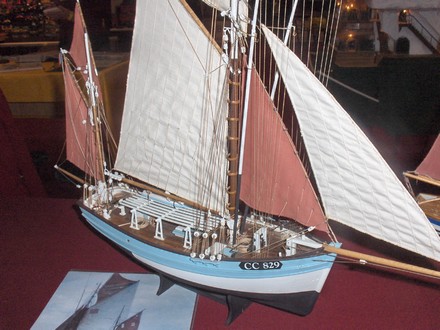 Le Dundee, un thonier de Concarneau de la fin du 19e réalisé par Jacques Laurensis. Kit Billing Boats - 87.7 ko