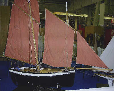 La Pauline. La grande (échelle 1/1)  a été construite pour le port de Dahouët dans le cadre du concours du Chasse-Marée pour sauvegarder la mémoire des voiliers de travail traditionnels - 18.5 ko